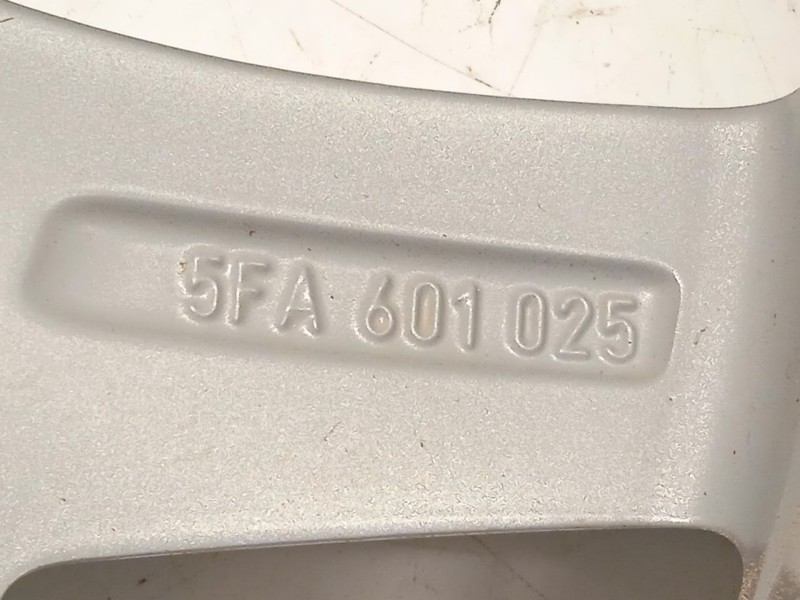 Recambio de llanta para seat leon (kl1, klg) 2.0 tdi referencia OEM IAM 5FA601025 5FA6010258Z8 