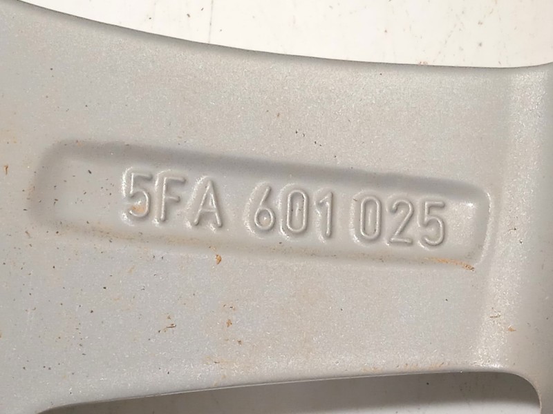 Recambio de llanta para seat leon (kl1, klg) 2.0 tdi referencia OEM IAM 5FA601025 5FA6010258Z8 