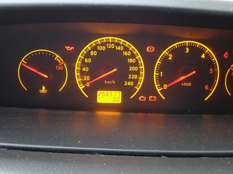 nissan primera (p12) del año 2005