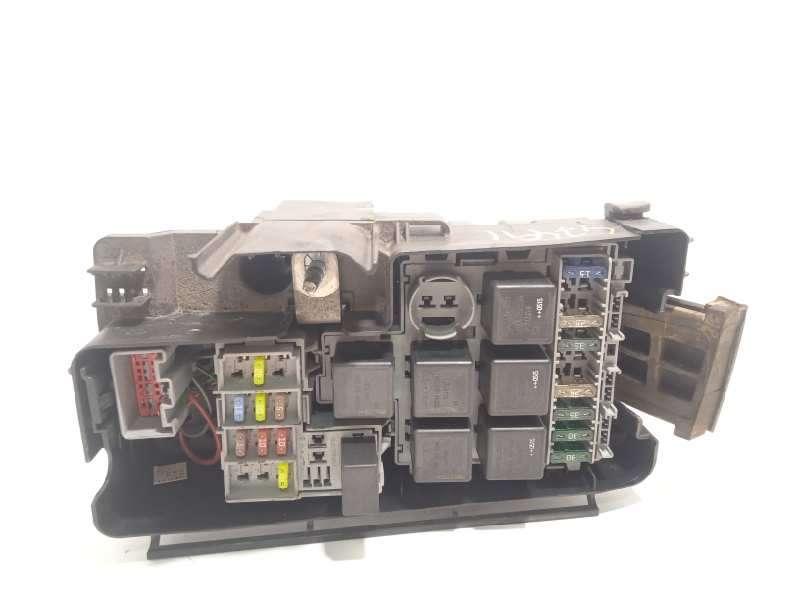 CAJA RELES / FUSIBLES 30728132 