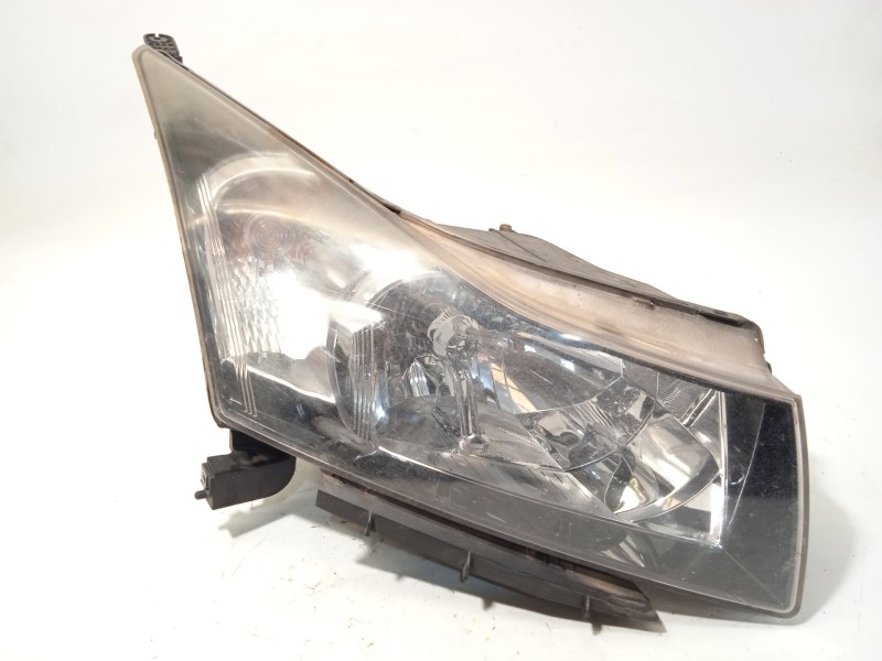 Recambio de faro derecho para chevrolet cruze (j300) 2.0 cdi referencia OEM IAM 96828235  