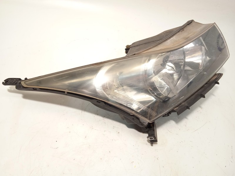 Recambio de faro derecho para chevrolet cruze (j300) 2.0 cdi referencia OEM IAM 96828235  