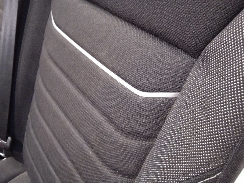 Recambio de asiento delantero derecho para iveco daily vi furgoneta 35s16, 35c16, 70c16 referencia OEM IAM 5802825447 8222001845