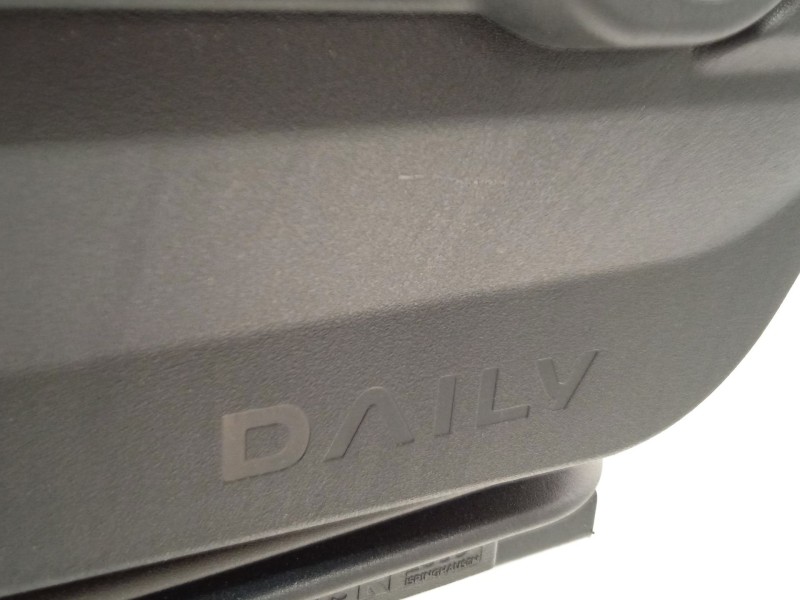 Recambio de asiento delantero izquierdo para iveco daily vi furgoneta 35s16, 35c16, 70c16 referencia OEM IAM 5802971036 58028260