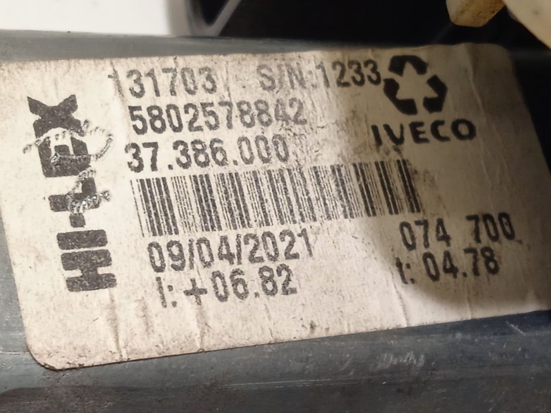 Recambio de elevalunas delantero izquierdo para iveco daily vi furgoneta 35s16, 35c16, 70c16 referencia OEM IAM 5802578842  