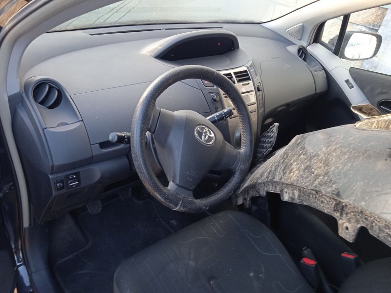 toyota yaris (_p9_) del año 2010