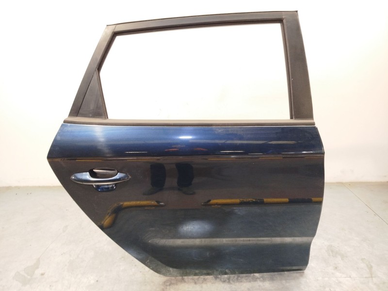 Recambio de puerta trasera derecha para kia carens iv 1.6 gdi referencia OEM IAM 77004A4000  