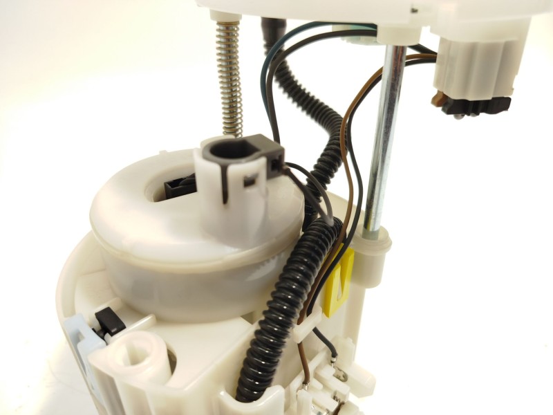 Recambio de bomba combustible para kia carens iv 1.6 gdi referencia OEM IAM 31110A4001  