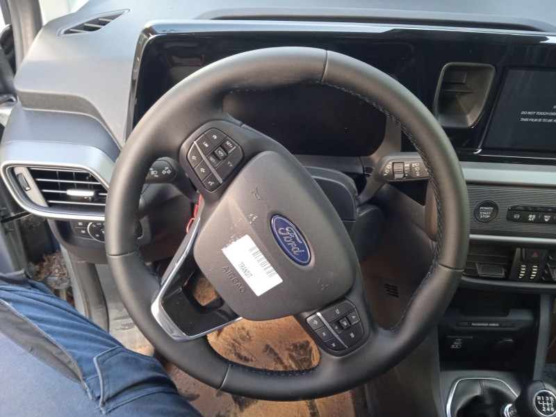 ford tourneo courier del año 2024