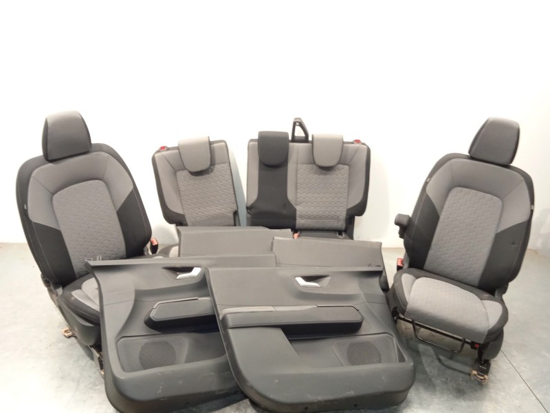 Recambio de juego asientos completo para ford tourneo courier 1.0 ecoboost referencia OEM IAM 2646428 2614927 2714079