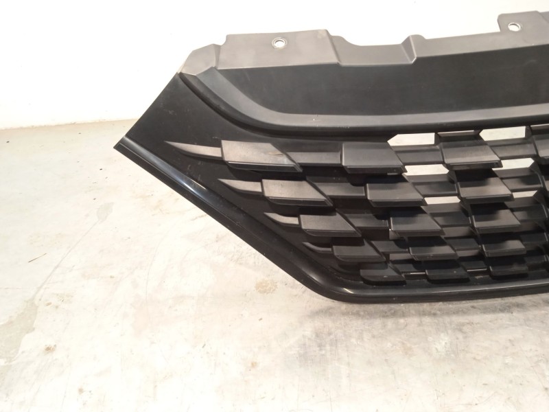 Recambio de rejilla delantera para iveco daily vi furgoneta 35s16, 35c16, 70c16 referencia OEM IAM 5802799778  