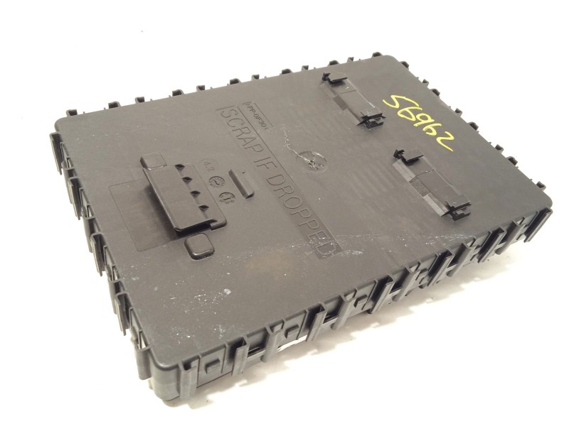 Recambio de caja reles / fusibles para ford tourneo courier 1.0 ecoboost referencia OEM IAM NU5T15604BCAG 2817786 F005V04266