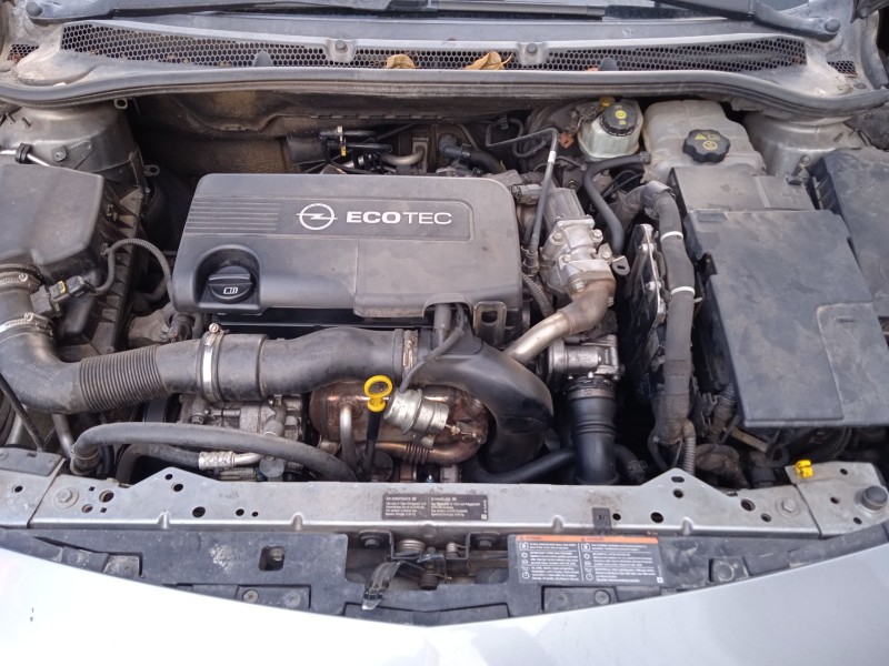 opel astra j (p10) del año 2010