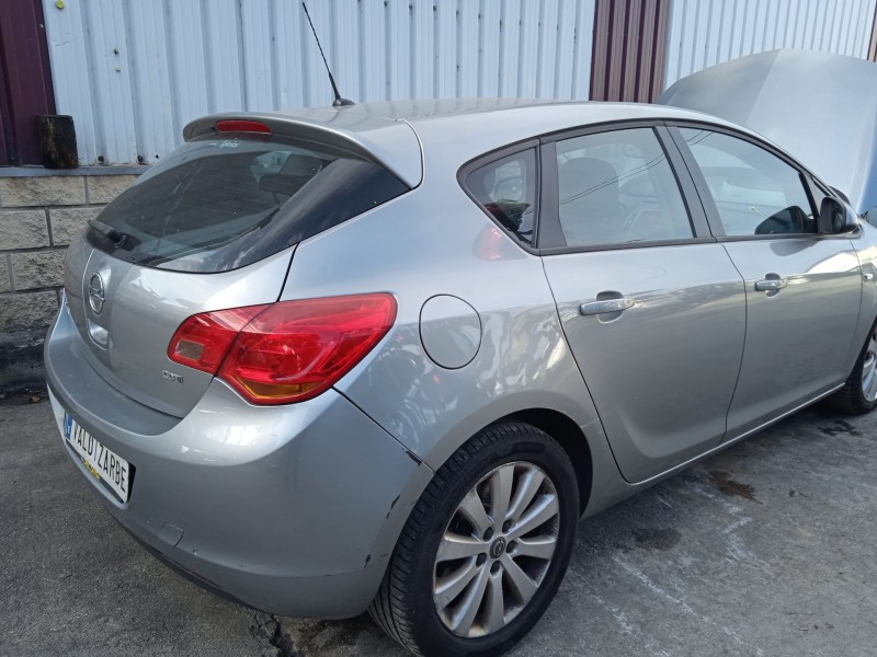 opel astra j (p10) del año 2010