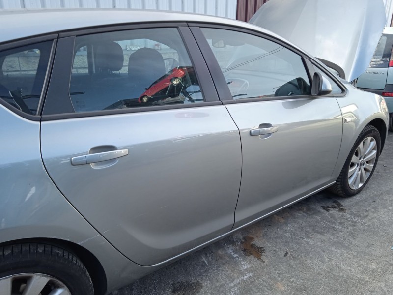 opel astra j (p10) del año 2010