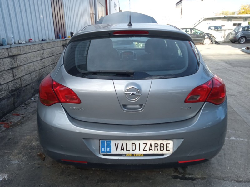 opel astra j (p10) del año 2010