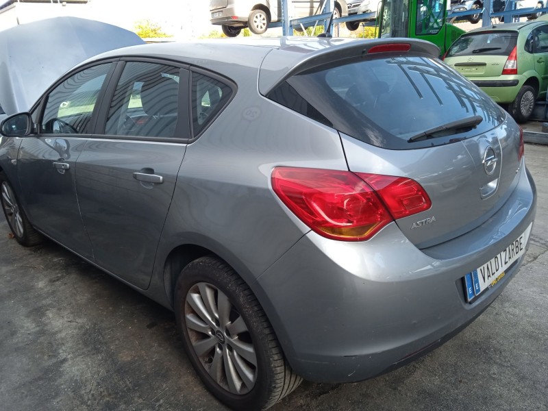 opel astra j (p10) del año 2010