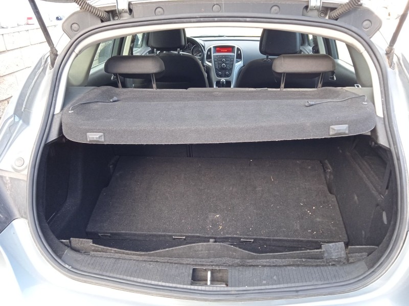 opel astra j (p10) del año 2010