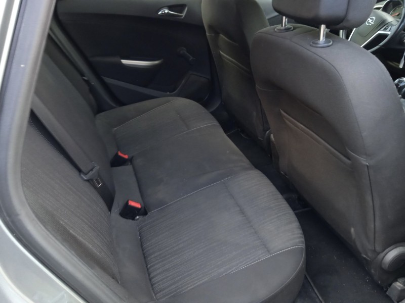 opel astra j (p10) del año 2010