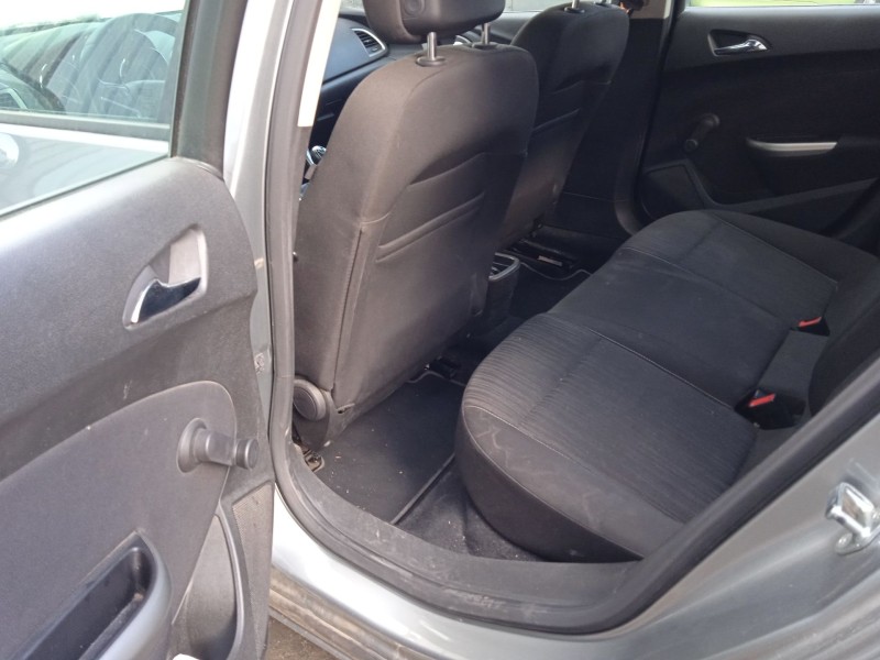 opel astra j (p10) del año 2010