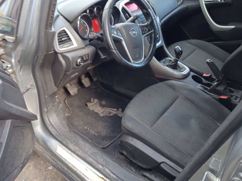 opel astra j (p10) del año 2010