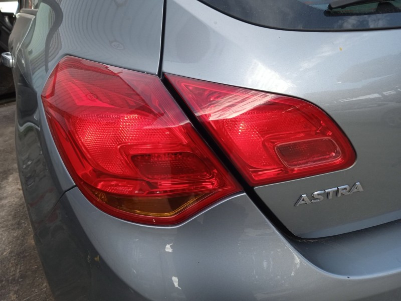 opel astra j (p10) del año 2010