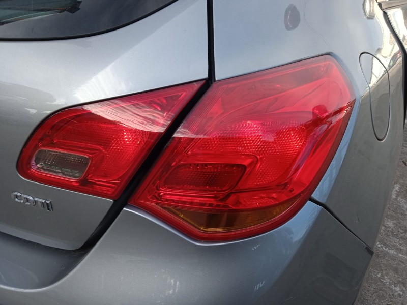 opel astra j (p10) del año 2010