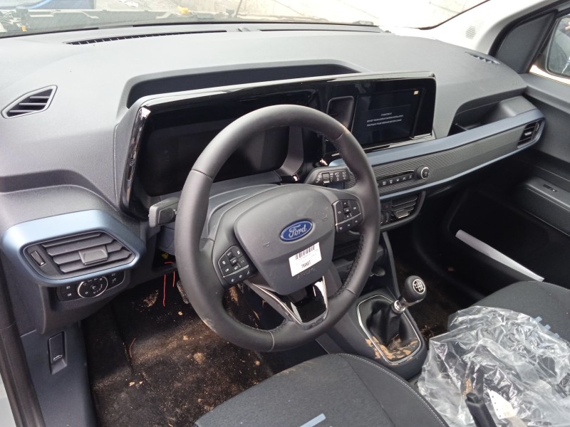 ford tourneo courier del año 2024