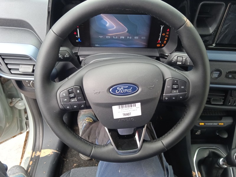 ford tourneo courier del año 2024