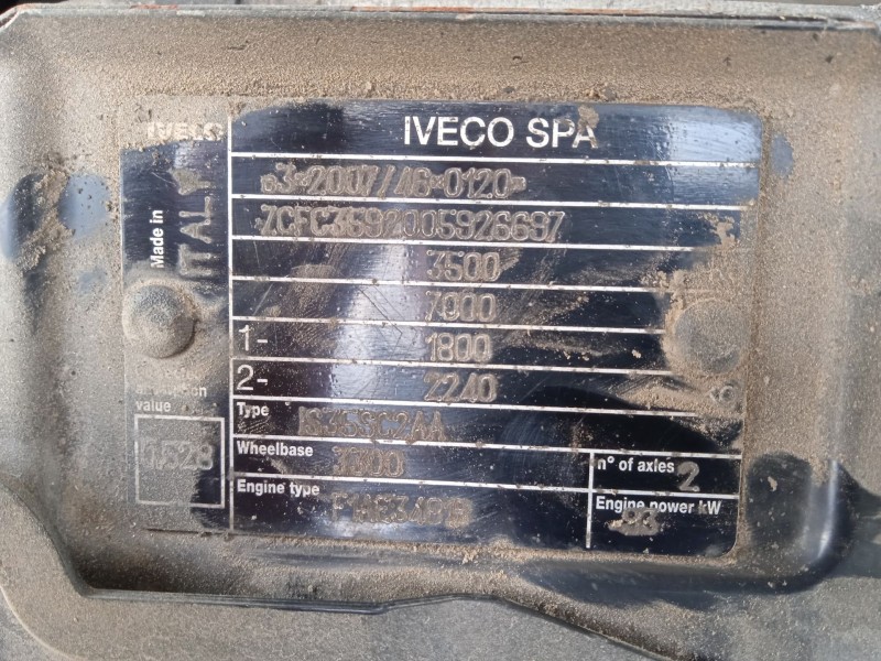 iveco daily v caja/chasis del año 2012