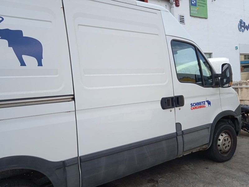 iveco daily v caja/chasis del año 2012