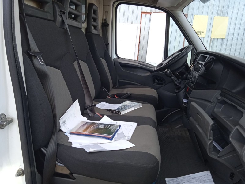 iveco daily v caja/chasis del año 2012