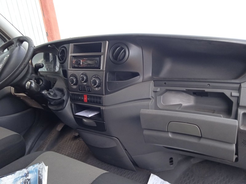 iveco daily v caja/chasis del año 2012