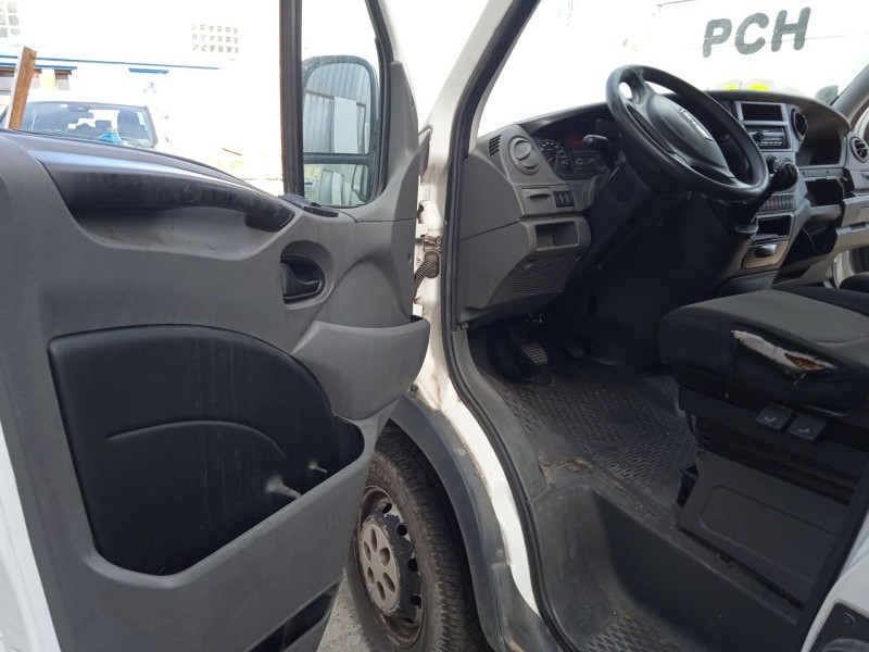 iveco daily v caja/chasis del año 2012