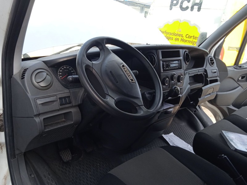 iveco daily v caja/chasis del año 2012