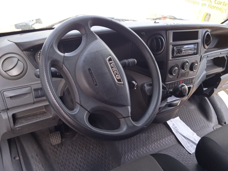 iveco daily v caja/chasis del año 2012
