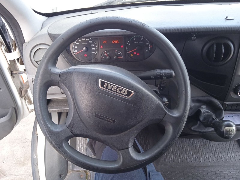 iveco daily v caja/chasis del año 2012