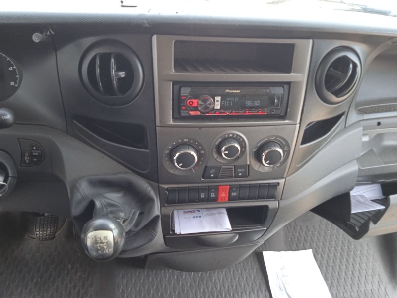 iveco daily v caja/chasis del año 2012