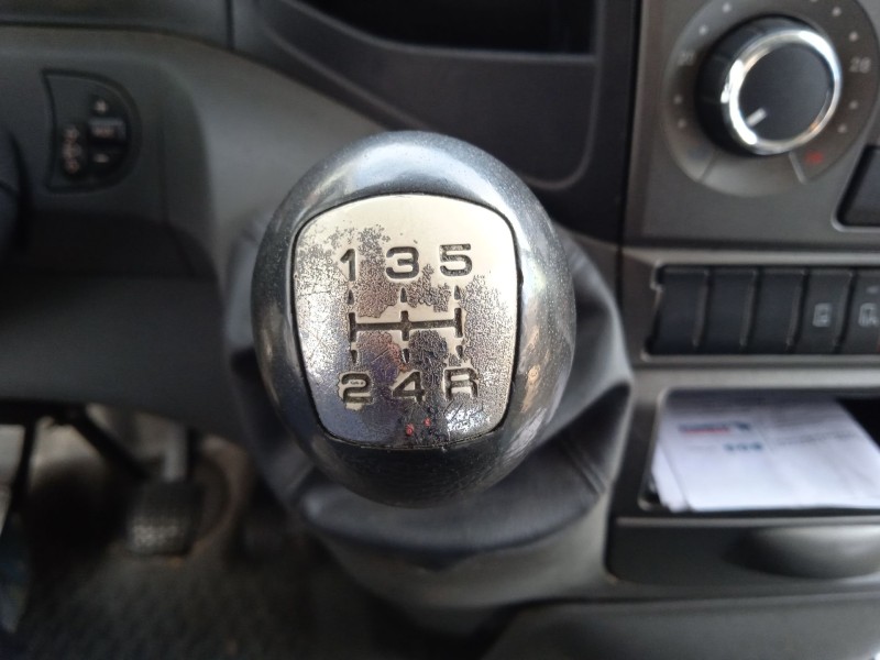 iveco daily v caja/chasis del año 2012