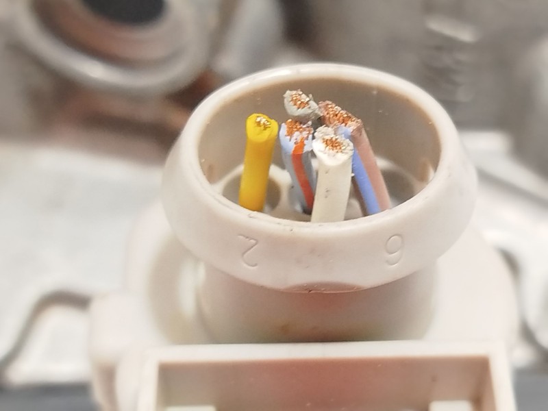 Recambio de caja mariposa para ford puma (j2k, cf7) 1.0 ecoboost referencia OEM IAM H6BG9F991BA 2523847 B242540603