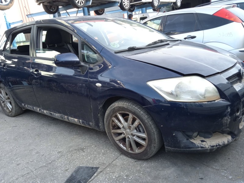 toyota auris (_e15_) del año 2009