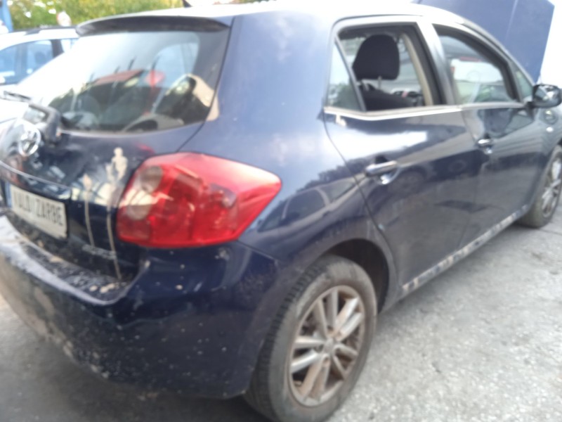 toyota auris (_e15_) del año 2009