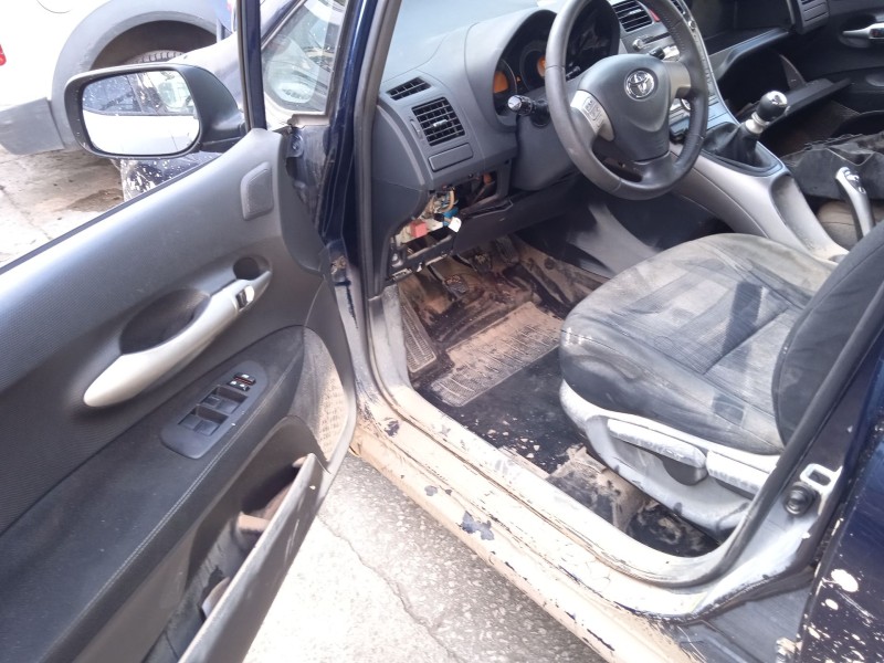 toyota auris (_e15_) del año 2009