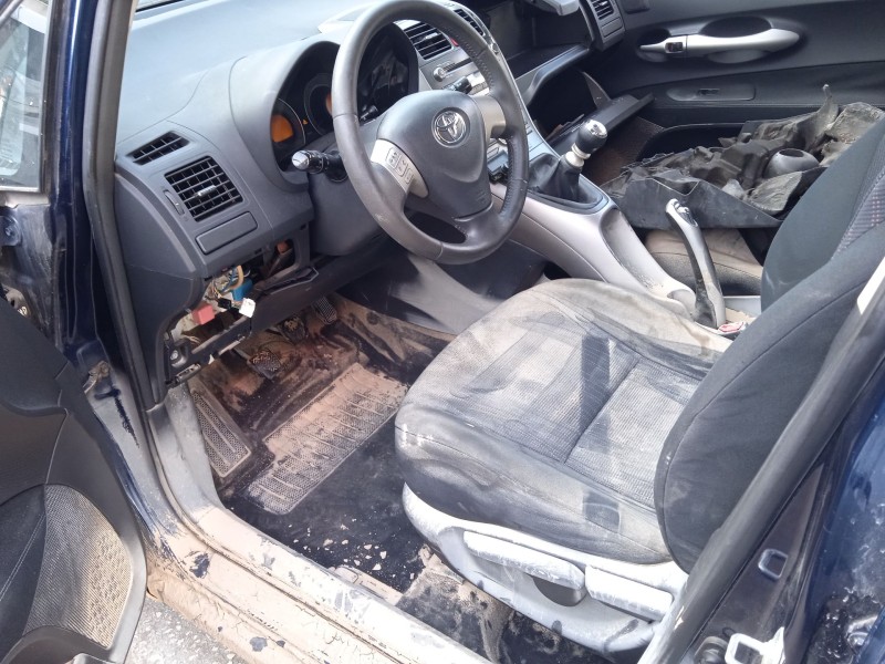 toyota auris (_e15_) del año 2009