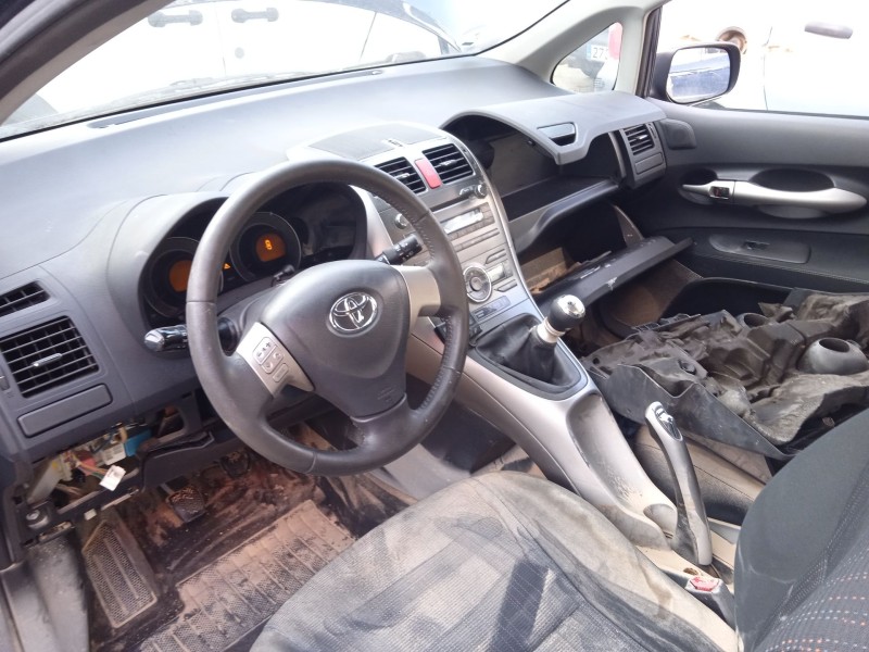 toyota auris (_e15_) del año 2009