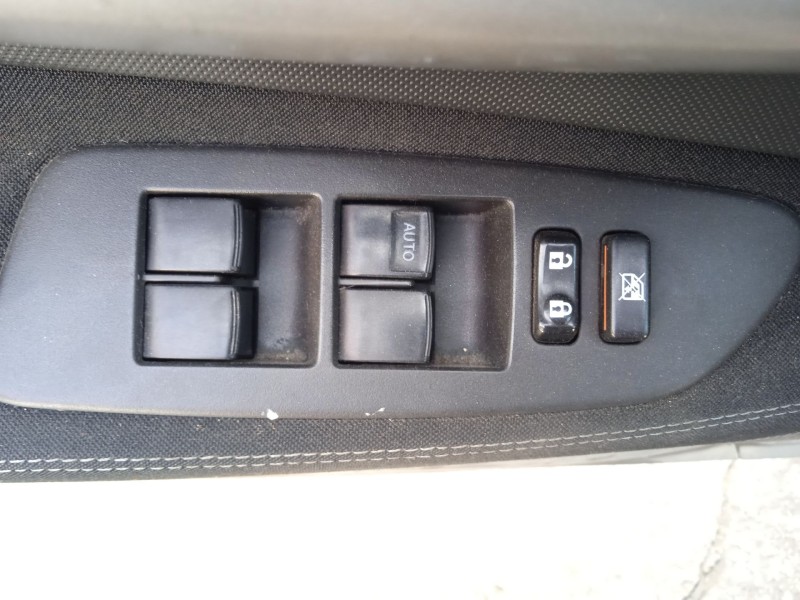 toyota auris (_e15_) del año 2009