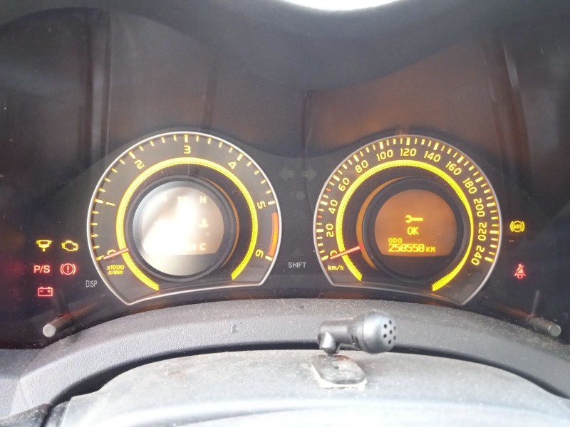 toyota auris (_e15_) del año 2009