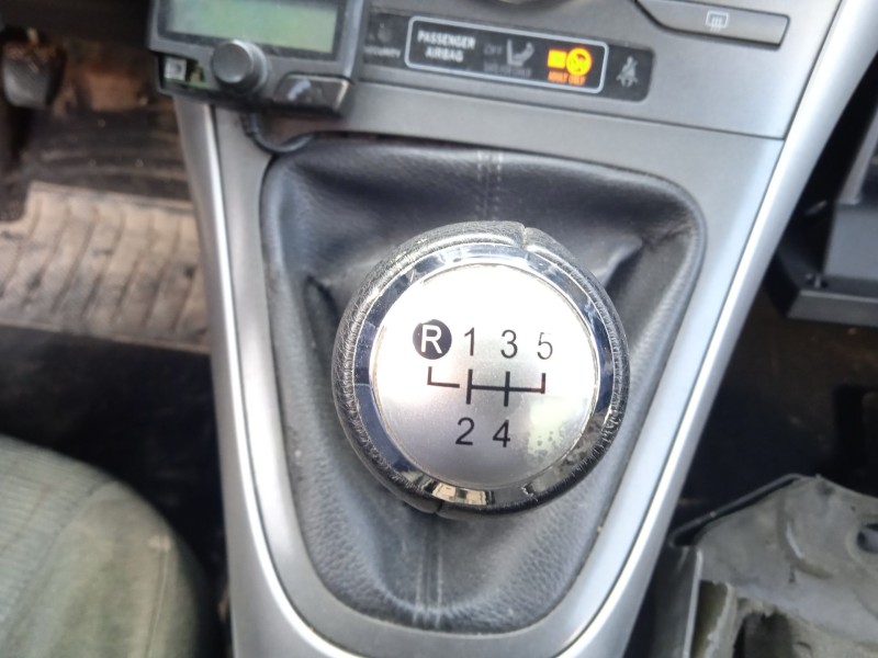 toyota auris (_e15_) del año 2009