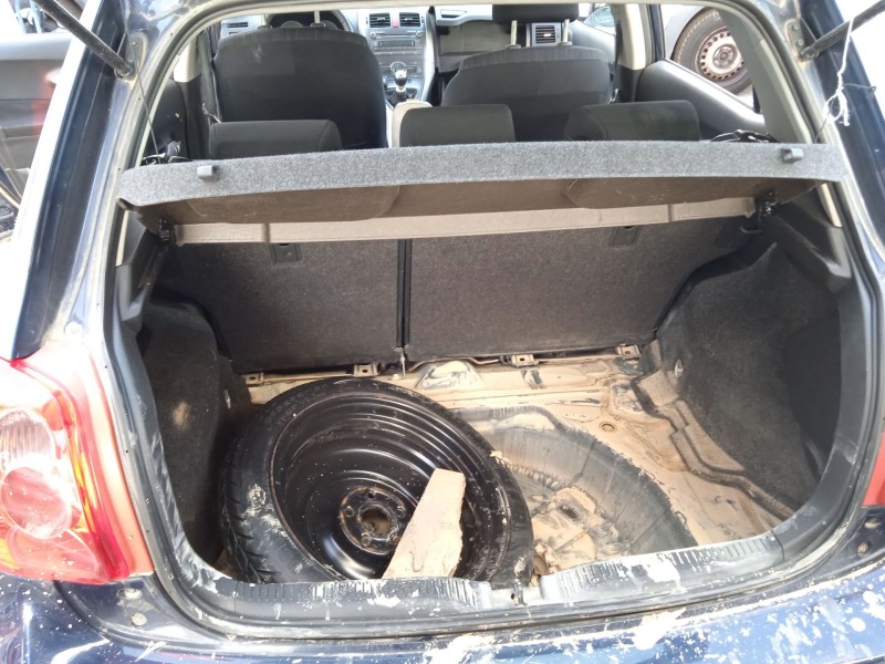 toyota auris (_e15_) del año 2009