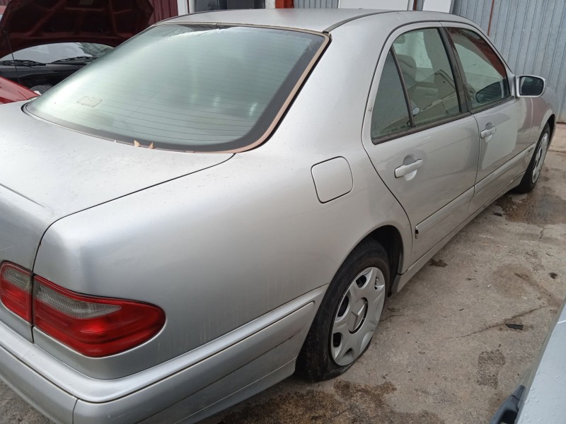 mercedes-benz clase e (w210) del año 2000